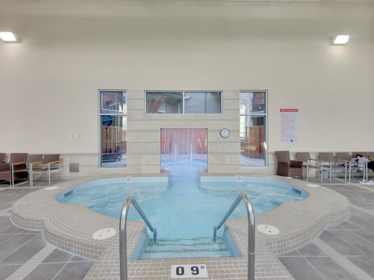 The Mountaineer By Instantsuites Pool & Hottub Canmore Exterior photo